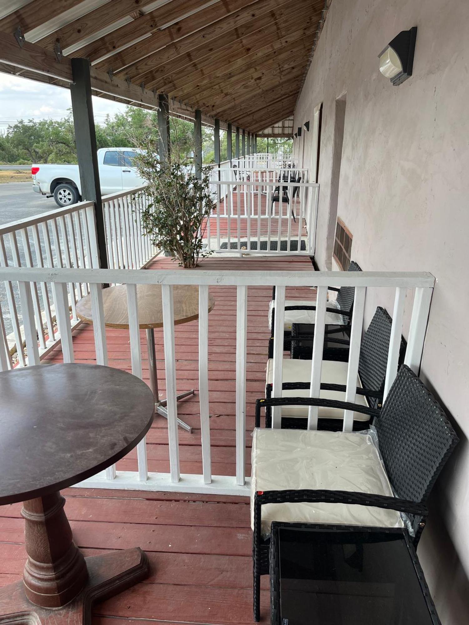 Outpost Motel Dripping Springs Exterior foto